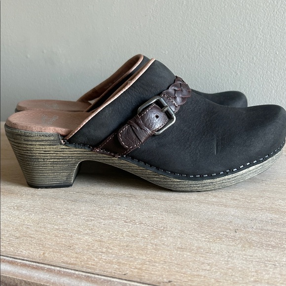 Dansko Women’s Classic Black Leather Clogs – Woven Strap, Comfort Mules, size 40 - Picture 4 of 7
